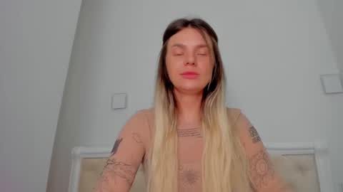 Snapshot of lallie_ chatting on 11-04-25, 03:44 Lallie online show from 11-04-25, 03:44