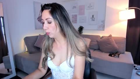 laly_dolce online show from 09-16-25, 07:48