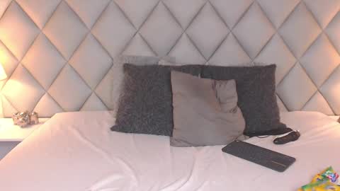 Laly Castro online show from 12-16-24, 08:05