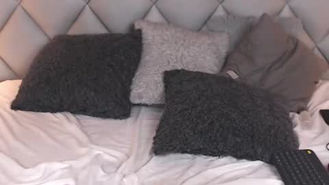 Laly Castro online show from 12-27-24, 11:31