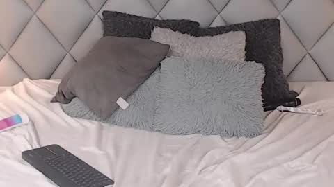 Laly Castro online show from 02-17-25, 01:25