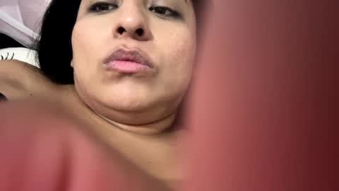 Snapshot of lamaravilla08 chatting on 02-06-25, 12:22 Mara online show from 02-06-25, 12:22