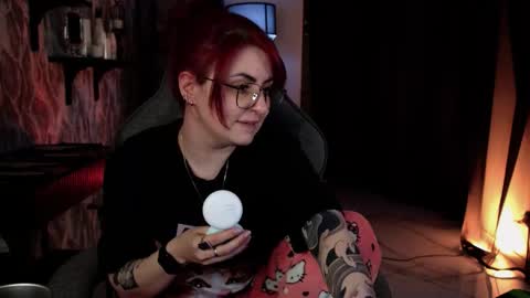 just call me Lana  and her security online show from 03-10-26, 11:37