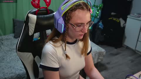 Snapshot of lana_del_kay chatting on 12-06-24, 01:55 Kay online show from 12-06-24, 01:55