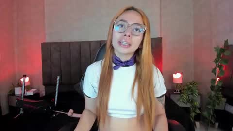 Snapshot of lanaamills chatting on 10-18-25, 11:44 Lana online show from 10-18-25, 11:44