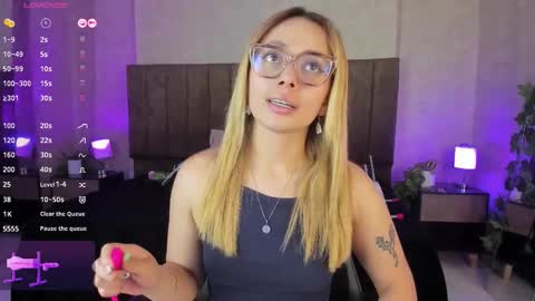 Snapshot of lanaamills chatting on 11-04-25, 03:49 Lana online show from 11-04-25, 03:49