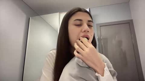 Lana online show from 11-30-25, 04:33