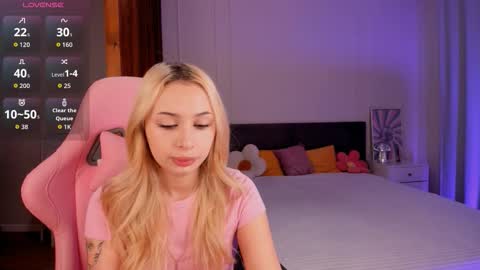 Snapshot of lanamiracle chatting on 12-16-25, 04:28 Lana online show from 12-16-25, 04:28