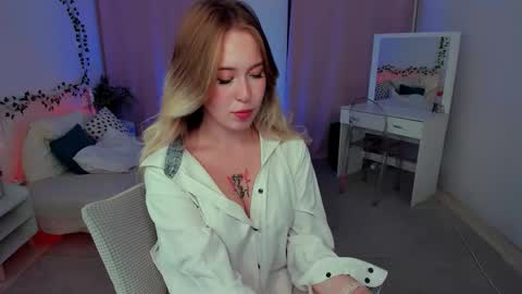 Snapshot of lanaroselle chatting on 09-08-25, 10:20 Lana online show from 09-08-25, 10:20