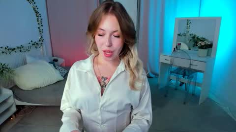 Snapshot of lanaroselle chatting on 10-17-25, 09:50 Lana online show from 10-17-25, 09:50