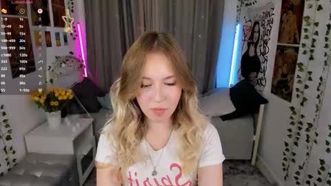 Snapshot of lanaroselle chatting on 10-24-25, 09:22 Lana online show from 10-24-25, 09:22