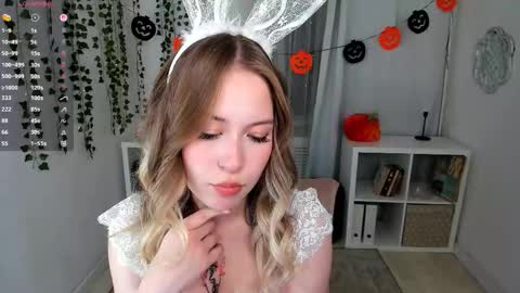 Snapshot of lanaroselle chatting on 10-31-25, 02:18 Lana online show from 10-31-25, 02:18