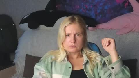 LanaviSmith online show from 11-25-25, 06:35