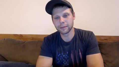 Snapshot of lancehardin chatting on 10-12-25, 11:37 Lance online show from 10-12-25, 11:37