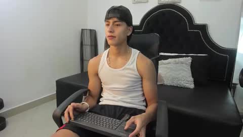 landercruz online show from 10-19-25, 03:51