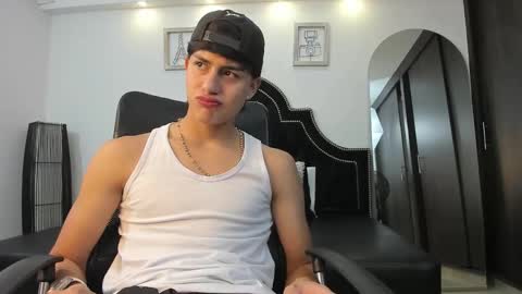 landercruz online show from 10-31-25, 04:24