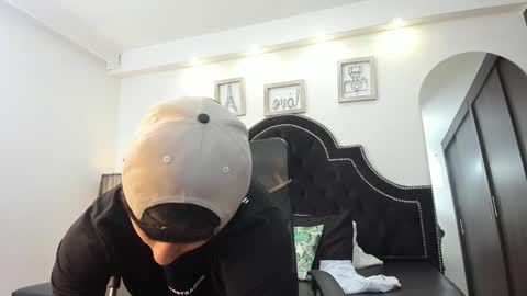 landercruz online show from 11-17-25, 06:24