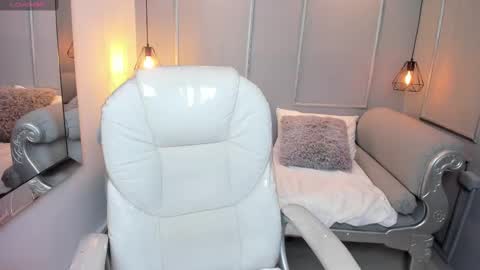 Lanna online show from 11-13-25, 11:42