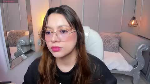 Lanna online show from 11-21-25, 11:42