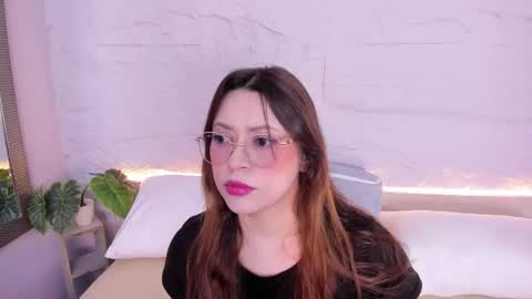 Snapshot of lanna_18_ chatting on 12-18-25, 11:38 Lanna online show from 12-18-25, 11:38