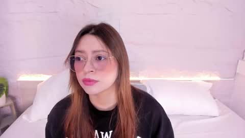 Snapshot of lanna_18_ chatting on 12-19-25, 11:50 Lanna online show from 12-19-25, 11:50