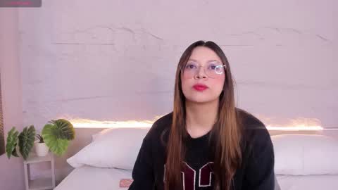 Snapshot of lanna_18_ chatting on 02-14-26, 11:40 Lanna online show from 02-14-26, 11:40