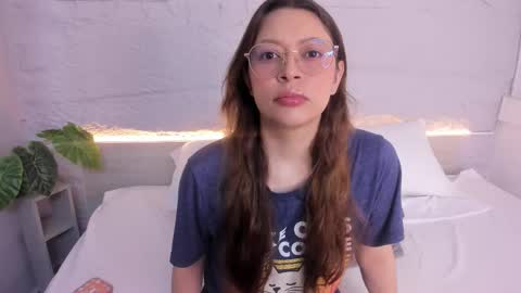 Snapshot of lanna_18_ chatting on 03-18-26, 11:35 Lanna online show from 03-18-26, 11:35