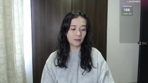 Snapshot of lanna_mills chatting on 10-28-25, 01:03 Lanna online show from 10-28-25, 01:03