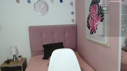 Snapshot of lanna_mills chatting on 10-31-25, 01:34 Lanna online show from 10-31-25, 01:34