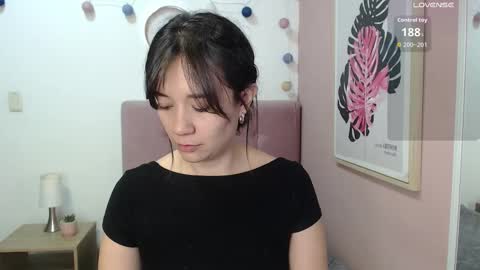 Snapshot of lanna_mills chatting on 11-04-25, 01:10 Lanna online show from 11-04-25, 01:10