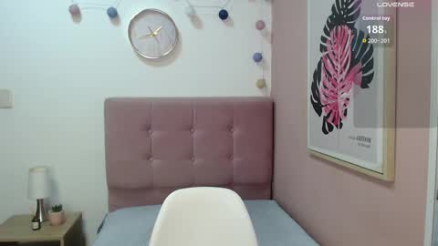 Snapshot of lanna_mills chatting on 11-05-25, 01:11 Lanna online show from 11-05-25, 01:11