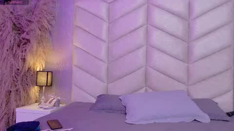 Snapshot of lanna_rossii chatting on 10-21-25, 12:39 L A N N A ---- online show from 10-21-25, 12:39