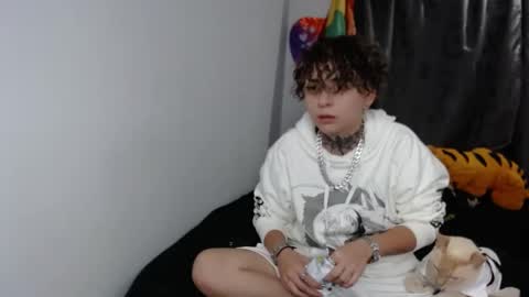 Snapshot of lannie_gonzales chatting on 01-01-25, 12:00 LANNIE online show from 01-01-25, 12:00