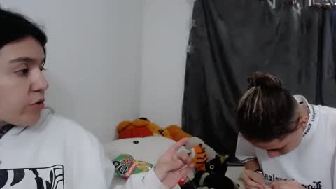 Snapshot of lannie_gonzales chatting on 01-12-25, 02:35 LANNIE online show from 01-12-25, 02:35