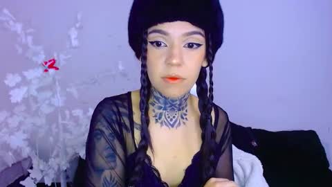 Snapshot of lannie_gonzales chatting on 10-08-25, 04:04 LANNIE online show from 10-08-25, 04:04