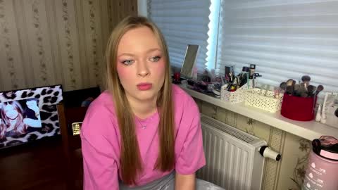 Snapshot of lanniecastellow chatting on 03-30-26, 11:33 Hello My name is Lola online show from 03-30-26, 11:33