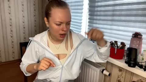 Snapshot of lanniecastellow chatting on 04-01-26, 11:44 Hello My name is Lola online show from 04-01-26, 11:44