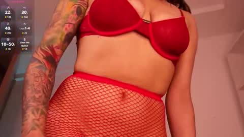 Snapshot of lara_bombshelll chatting on 11-12-25, 11:03 Lara online show from 11-12-25, 11:03