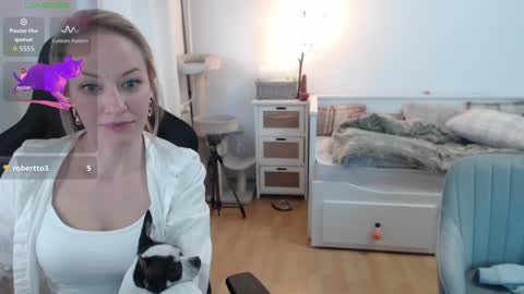 Snapshot of lara_c_rau chatting on 10-02-25, 04:03 Lara online show from 10-02-25, 04:03