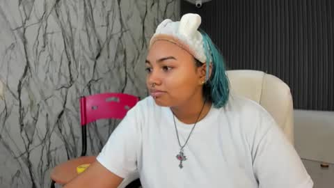 Snapshot of lara_jean23 chatting on 11-12-25, 01:55 Lara online show from 11-12-25, 01:55