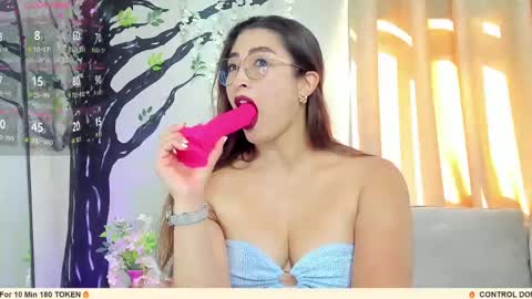 Snapshot of lara_martin chatting on 11-10-25, 07:57 700 200 online show from 11-10-25, 07:57