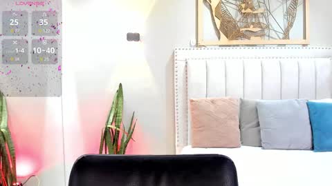 Snapshot of lara_martin chatting on 11-12-25, 07:57 700 200 online show from 11-12-25, 07:57