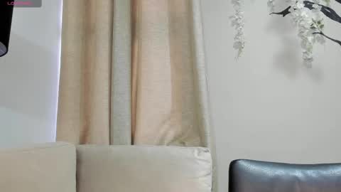 Snapshot of lara_martin chatting on 11-16-25, 12:00 700 200 online show from 11-16-25, 12:00