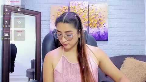 Snapshot of lara_martin chatting on 11-19-25, 07:36 700 200 online show from 11-19-25, 07:36