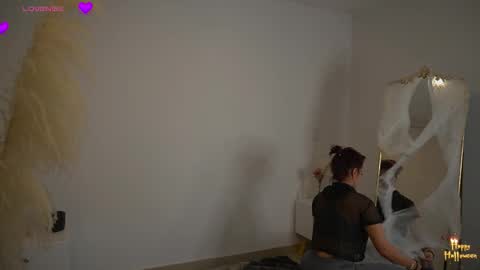 Snapshot of larabaker chatting on 10-11-25, 02:33 Lara online show from 10-11-25, 02:33