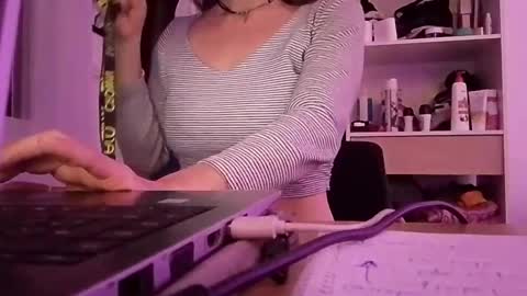 larafox22 online show from 04-10-26, 08:57