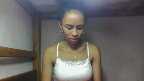 Snapshot of larah98 chatting on 02-06-26, 07:17 larah98 online show from 02-06-26, 07:17