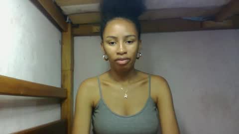 Snapshot of larah98 chatting on 02-16-26, 10:00 larah98 online show from 02-16-26, 10:00