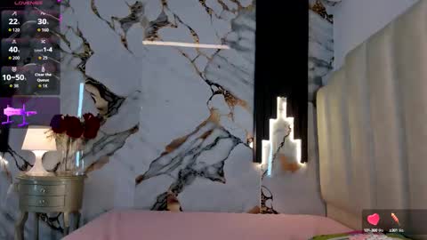 Snapshot of larakrof chatting on 09-20-25, 11:17 Lara online show from 09-20-25, 11:17