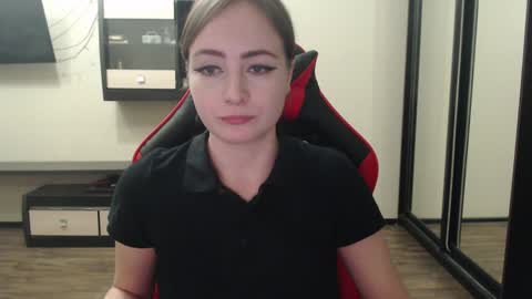 Snapshot of laralianna chatting on 01-12-25, 10:33 Laralianna online show from 01-12-25, 10:33